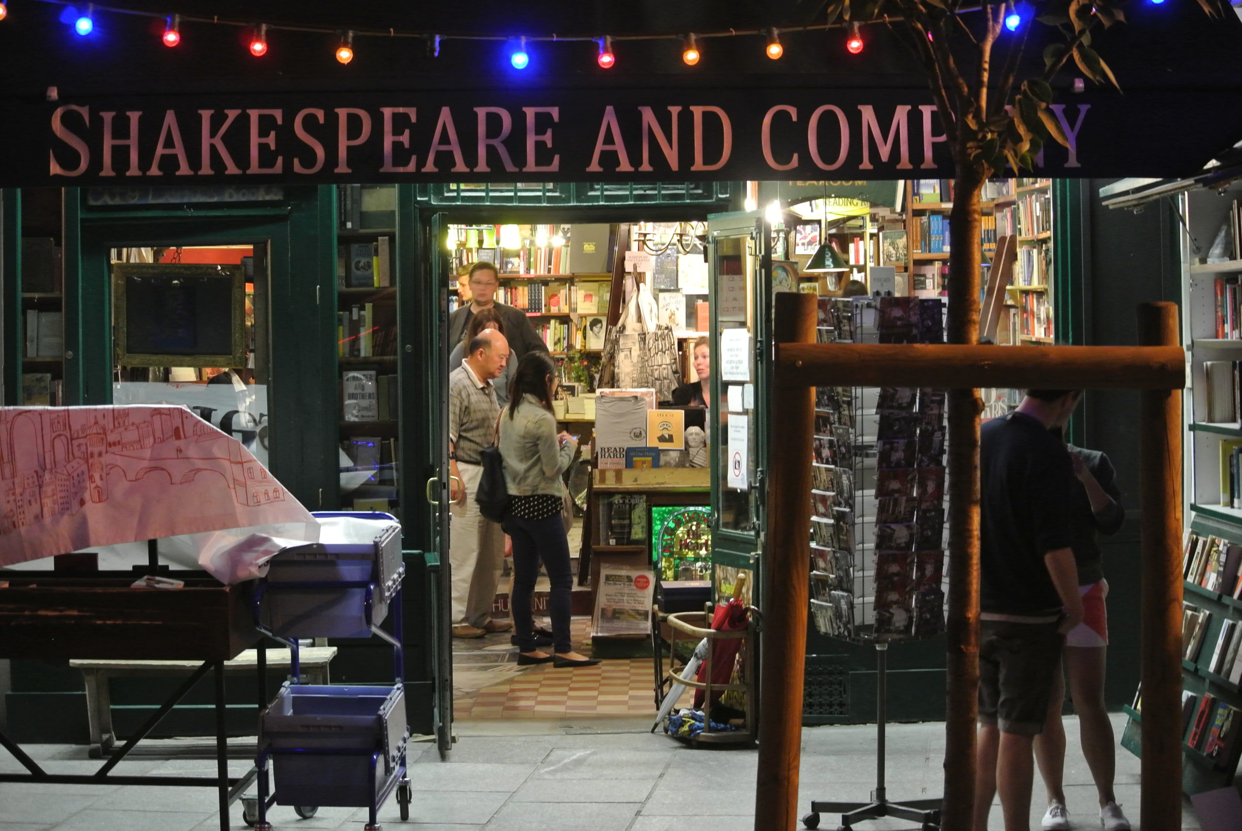 Shakespeare and Company English Bookstore & Café, Paris